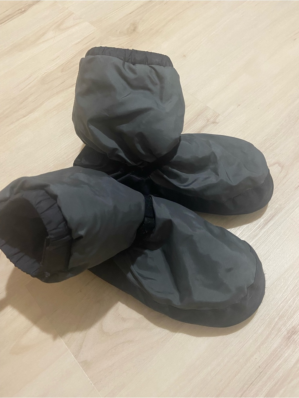 Bloch gray/black warm up booties